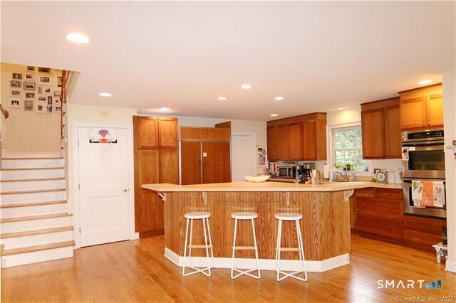 298 Erskine Road Stamford, CT 06903 - Photo 7 of 21 Breakfast Bar