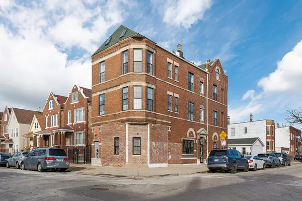 $877,000 | 3100 West 39th Place, Chicago, IL 60632