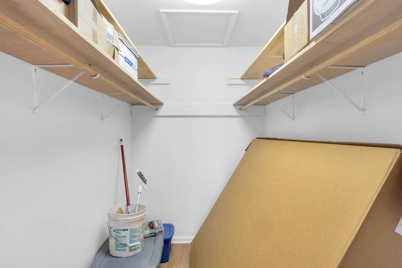 6303 Pottertown Road Murray, KY 42071 - Photo 23 of 42 Closet