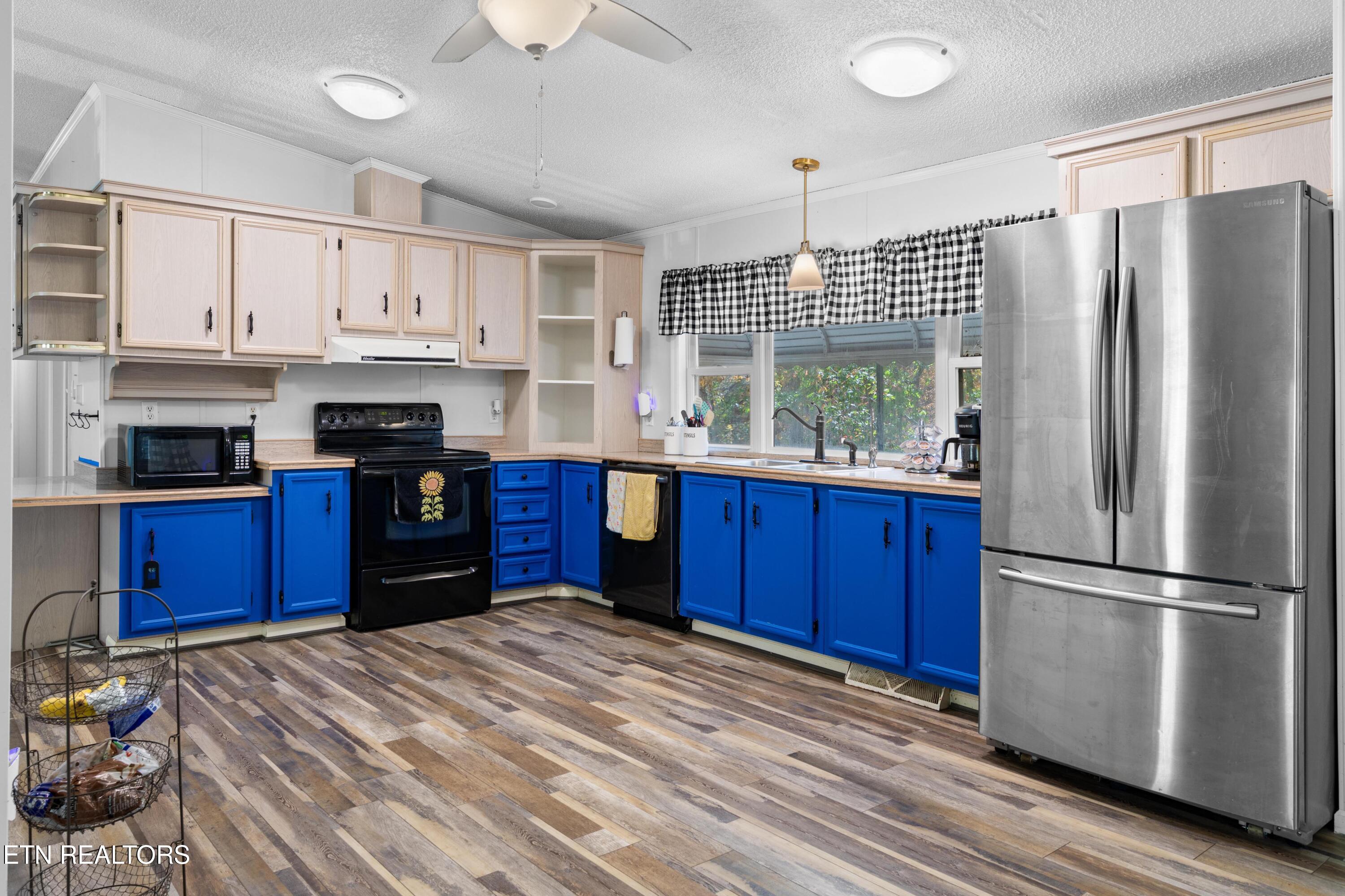 2315 Jim Henry Road Dandridge, TN 37725 - Photo 7 of 20 030A0884