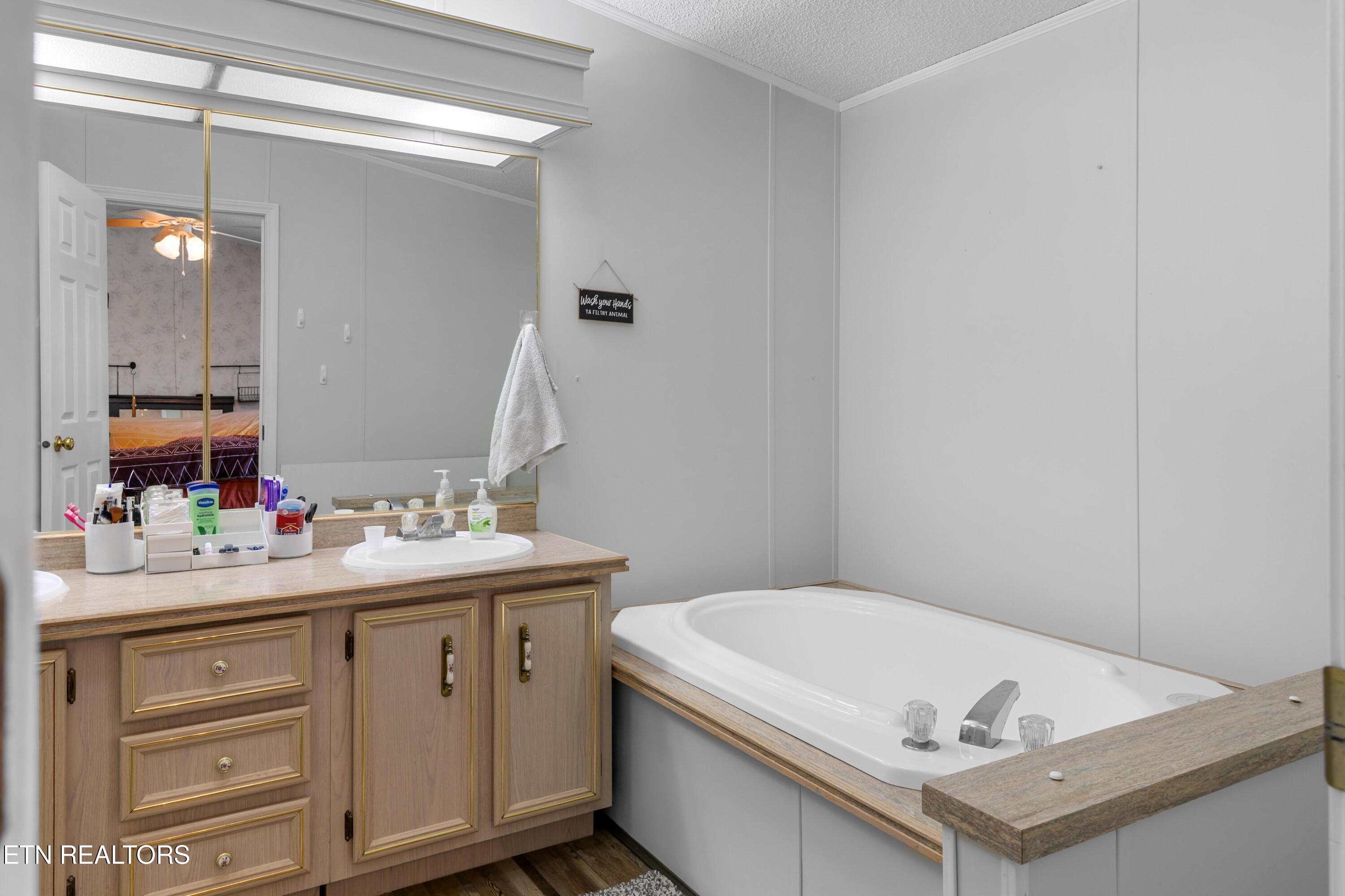 2315 Jim Henry Road Dandridge, TN 37725 - Photo 9 of 20 030A0947