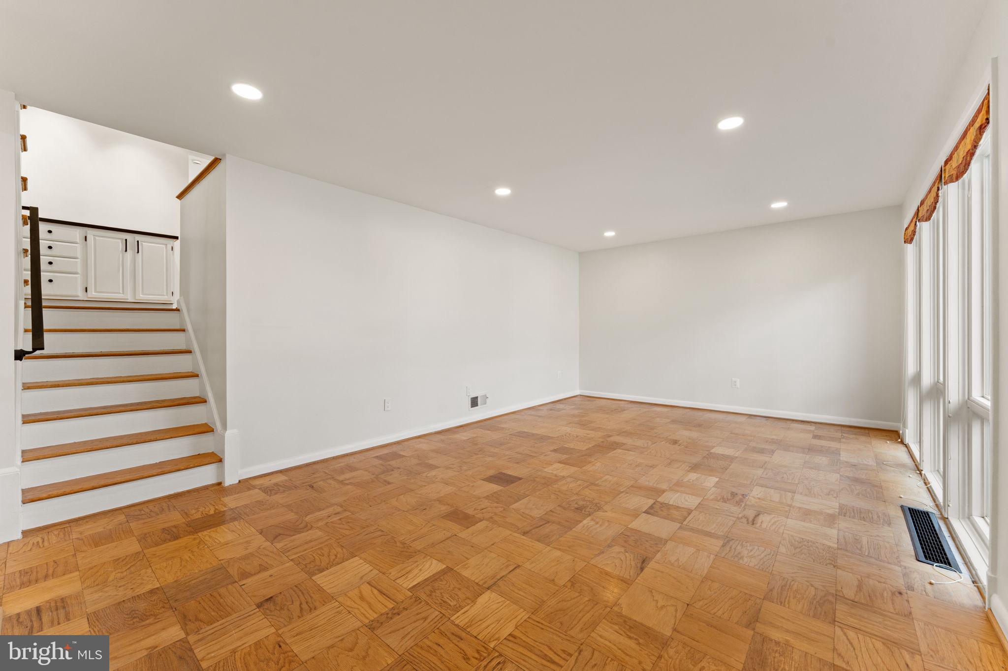 6337 Beryl Road Alexandria, VA 22312 - Photo 3 of 34