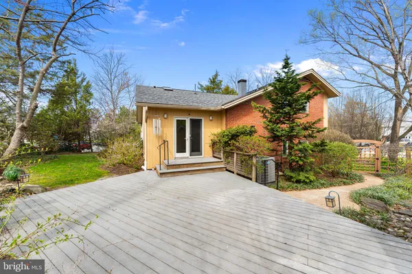 $4,300 | 6337 Beryl Road, Alexandria, VA 22312