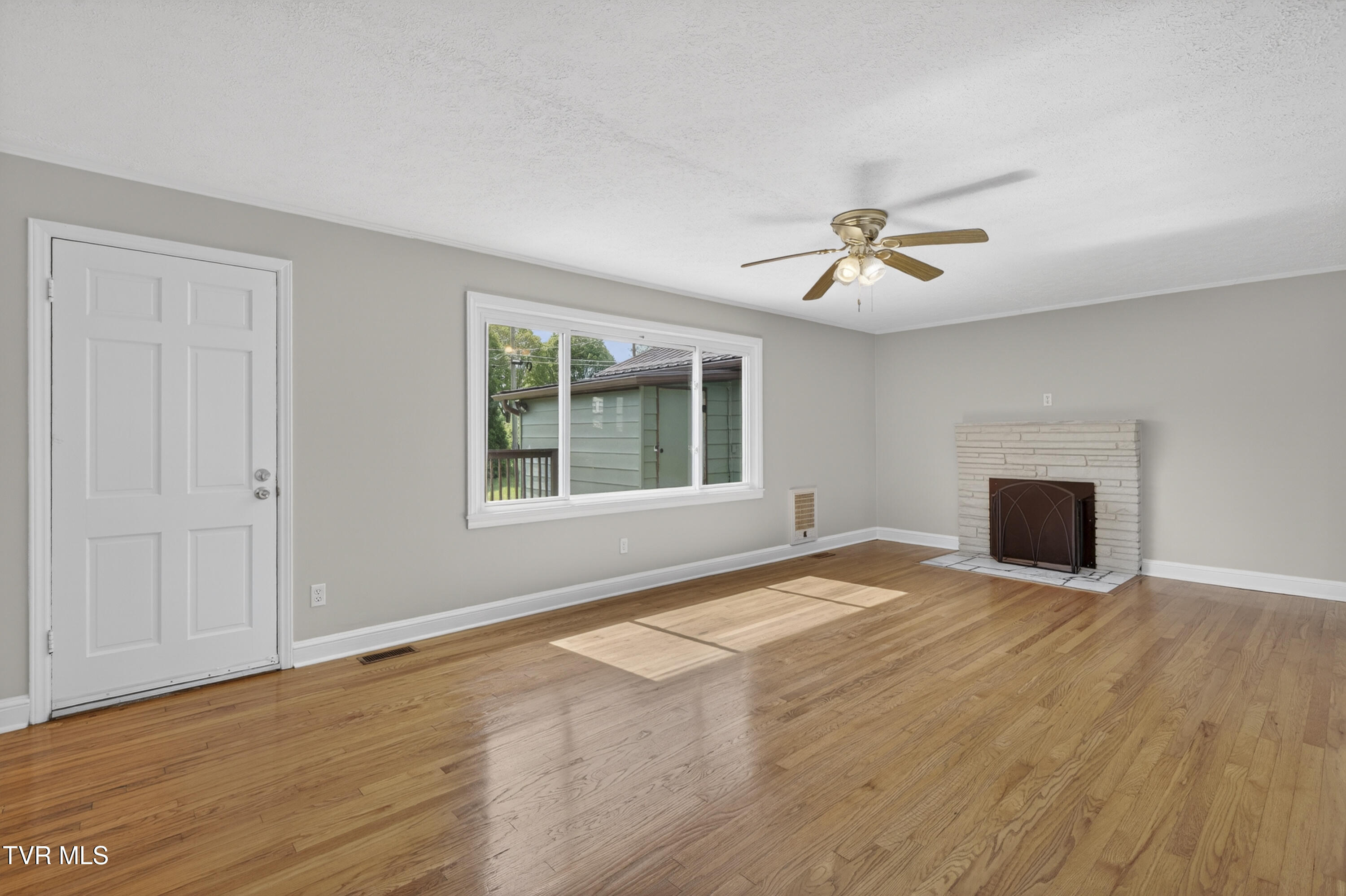 305 Cherokee Road Bristol, VA 24201 - Photo 9 of 25 304-Cherokee-Rd-Bristol-VA Caroline-Blev