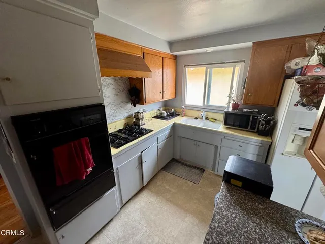 $990,000 | 2530-2532 Sunset Drive, Ventura, CA 93001