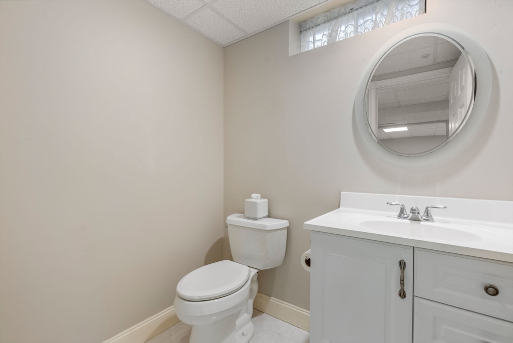 156 Canterbury Way, Unit 156 West Springfield, MA 01089 - Photo 27 of 32 a bathroom with a toilet a sink and mirror