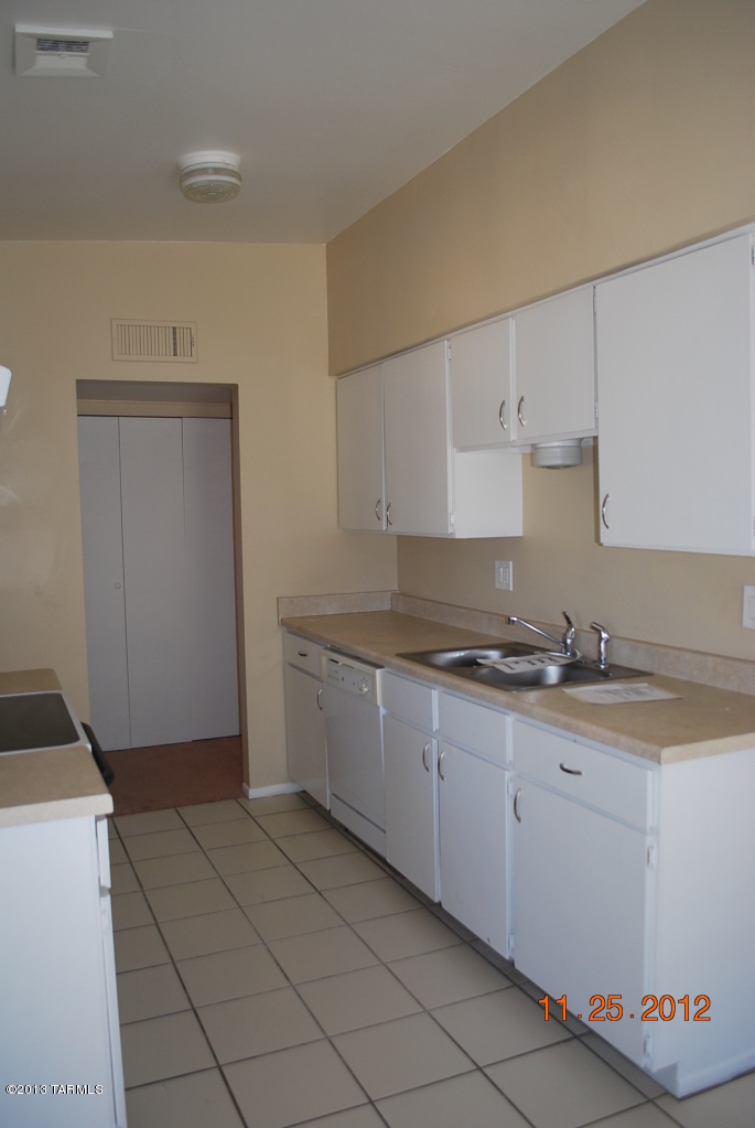 3130 South Prudence Road Tucson, AZ 85730 - Photo 7 of 9