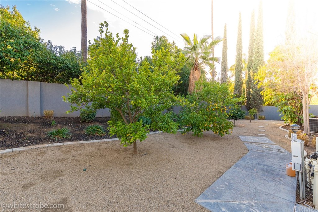 7898 Whitegate Avenue Riverside, CA 92506 - Photo 11 of 55