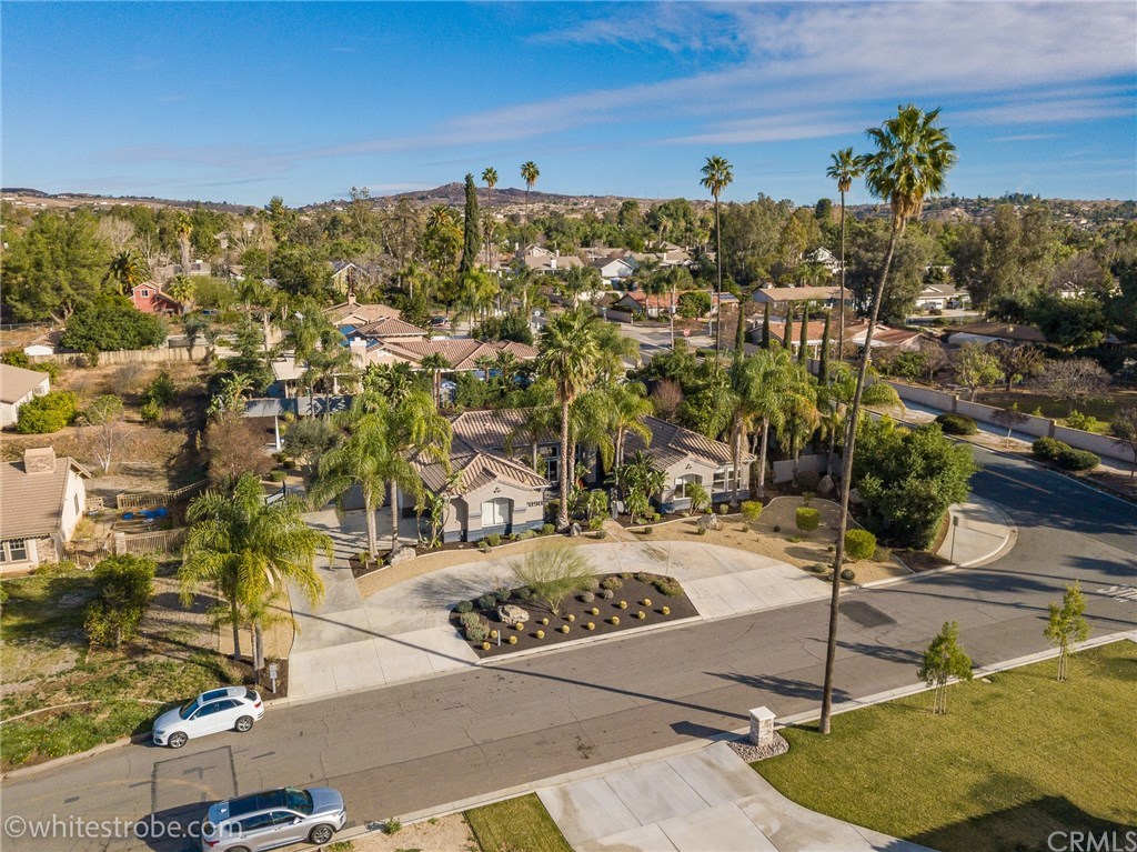 7898 Whitegate Avenue Riverside, CA 92506 - Photo 3 of 55