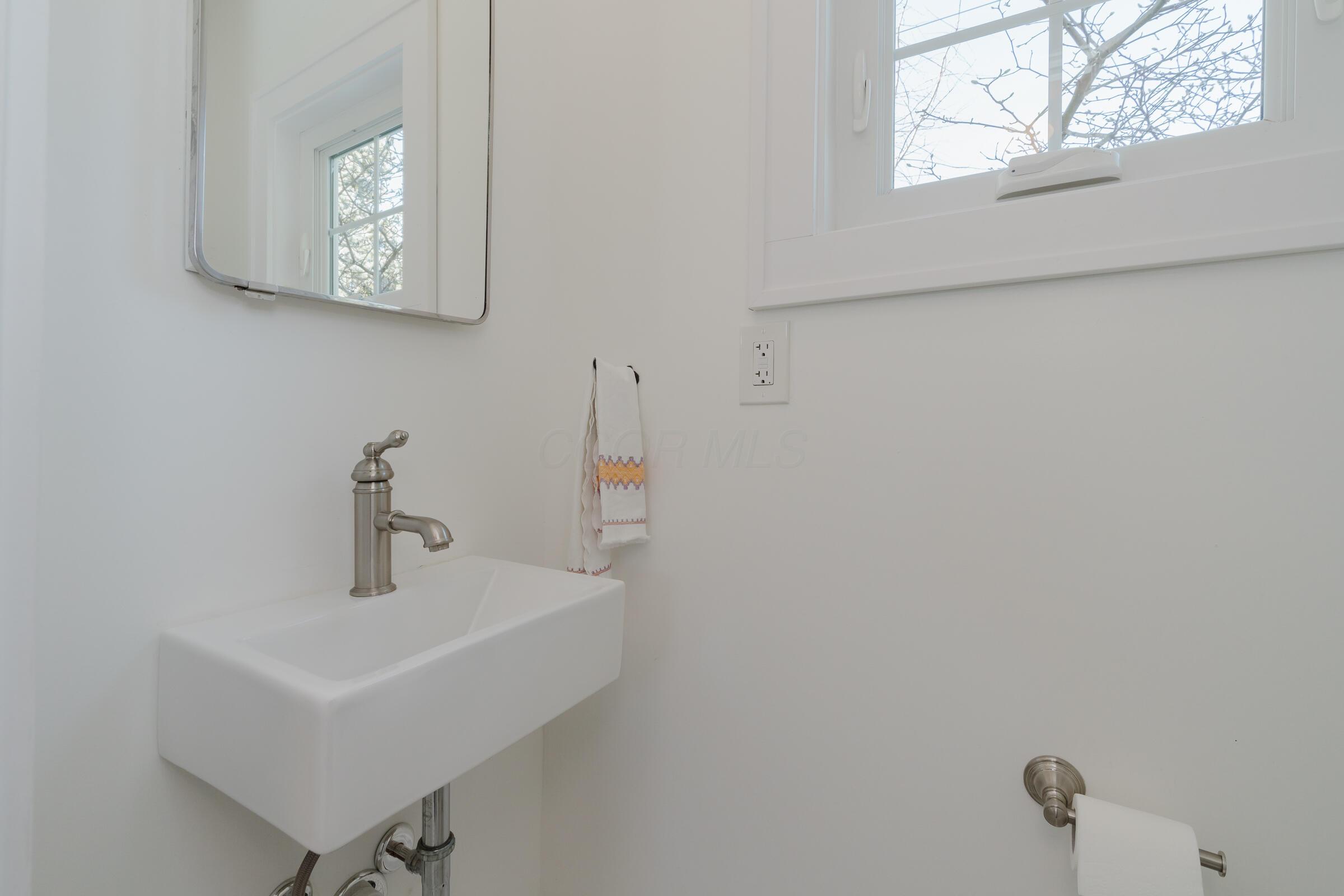 278 Crestview Road Columbus, OH 43202 - Photo 21 of 50 Entry level half bathroom