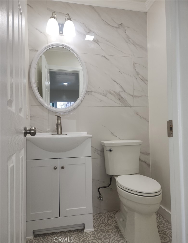 914 Delaware Street, Unit B Huntington Beach, CA 92648 - Photo 9 of 22