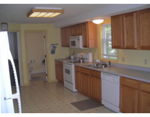 71 Standish Road Haverhill, MA 01832 - Photo 5 of 13 Gallery Image 5