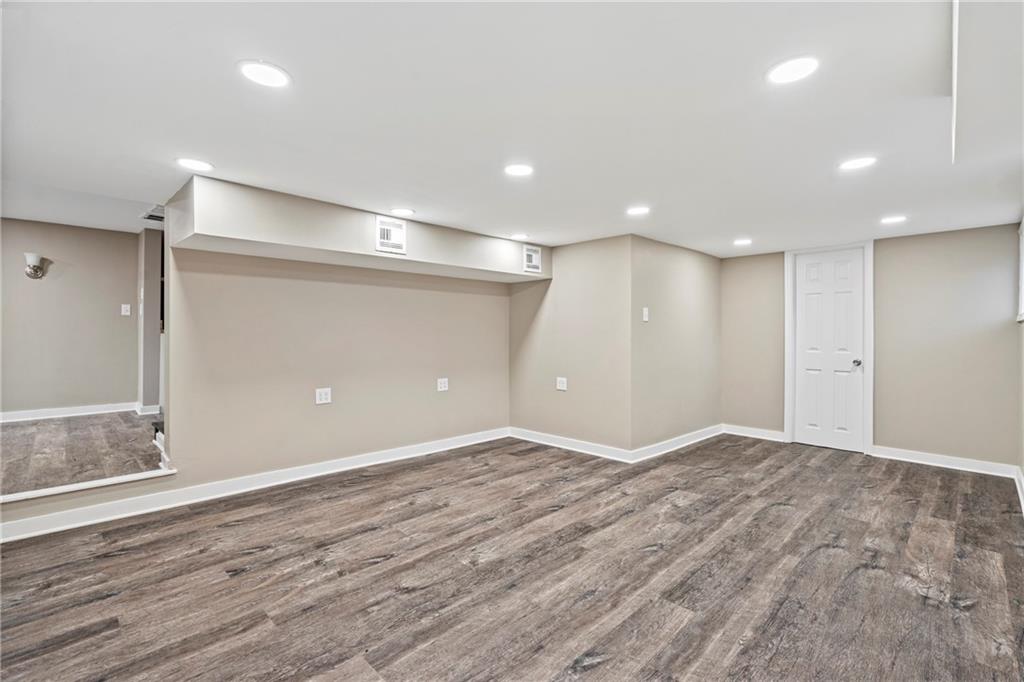 2215 Lehigh Street Pittsburgh, PA 15218 - Photo 25 of 32 a view of an empty room