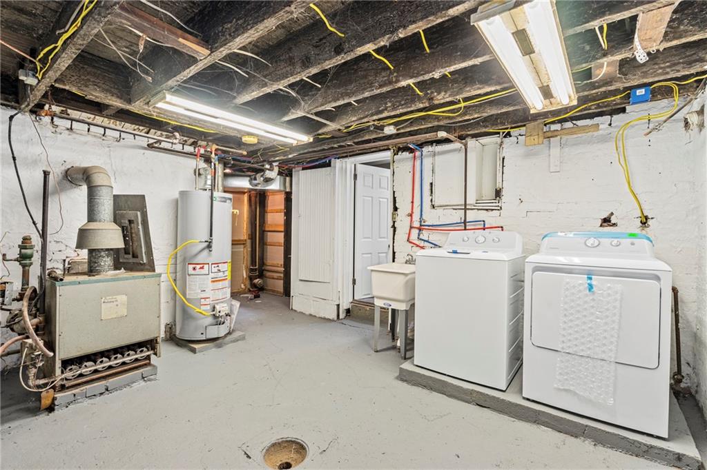 2215 Lehigh Street Pittsburgh, PA 15218 - Photo 29 of 32 a utility room with dryer and washer