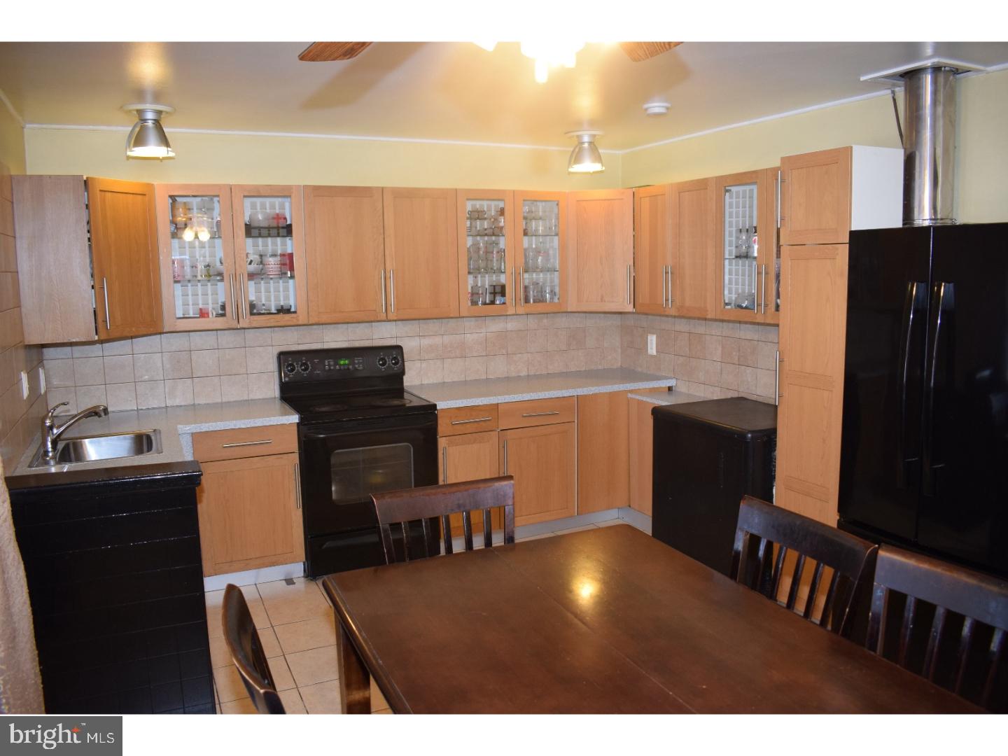 12 Inkberry Road Levittown, PA 19057 - Photo 7 of 24 Kitchen