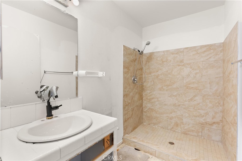 1140 Pacific Avenue, Unit 19 Long Beach, CA 90813 - Photo 18 of 31 Bathroom 1