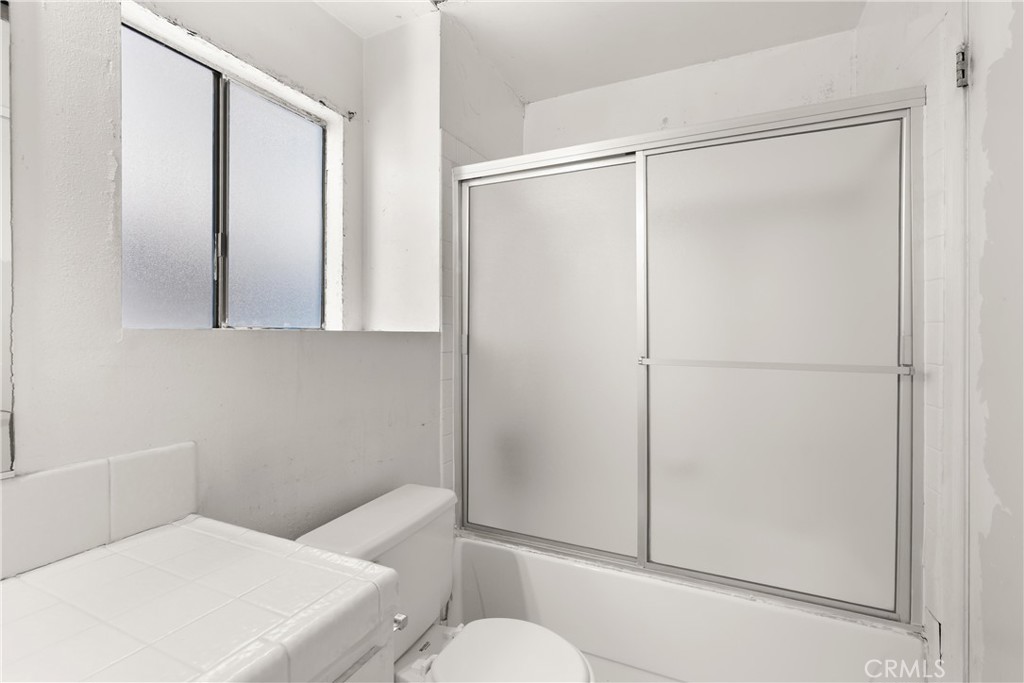 1140 Pacific Avenue, Unit 19 Long Beach, CA 90813 - Photo 24 of 31 Another View of Bathroom 2 (Primary En Suite)