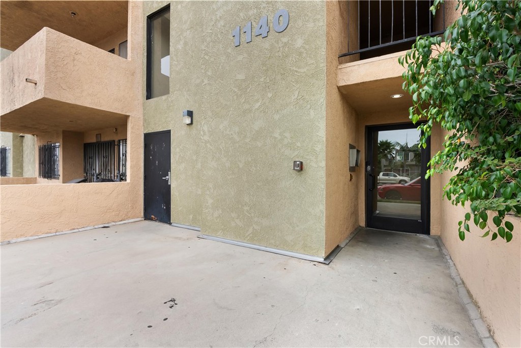 1140 Pacific Avenue, Unit 19 Long Beach, CA 90813 - Photo 3 of 31 Secure Entry into the Building