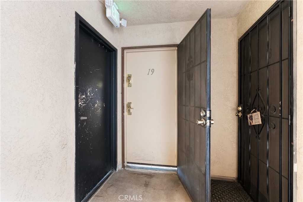1140 Pacific Avenue, Unit 19 Long Beach, CA 90813 - Photo 4 of 31 Front Door/Entry to the Home