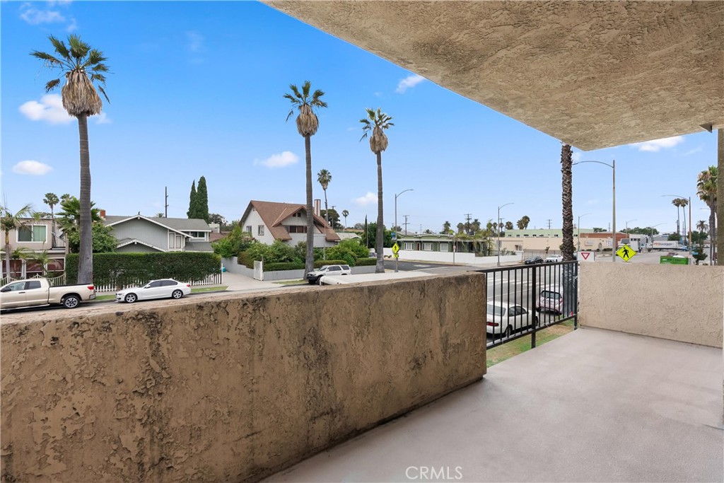 1140 Pacific Avenue, Unit 19 Long Beach, CA 90813 - Photo 9 of 31 Private Patio