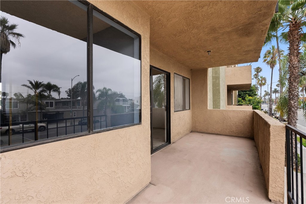 1140 Pacific Avenue, Unit 19 Long Beach, CA 90813 - Photo 10 of 31 Another View of the Private Patio