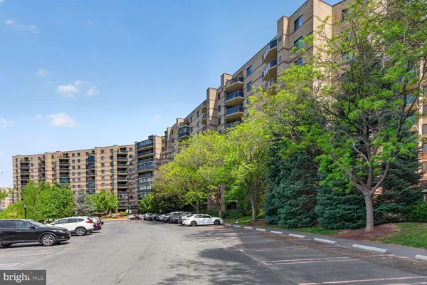 $499,500 | 8340 Greensboro Drive, Unit 425, McLean, VA 22102
