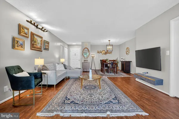 $499,500 | 8340 Greensboro Drive, Unit 425, McLean, VA 22102