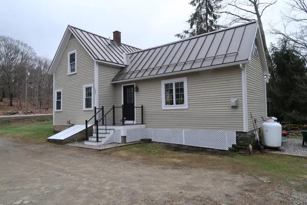 $289,900 | 659 Wiscasset Road, Pittston, ME 04345