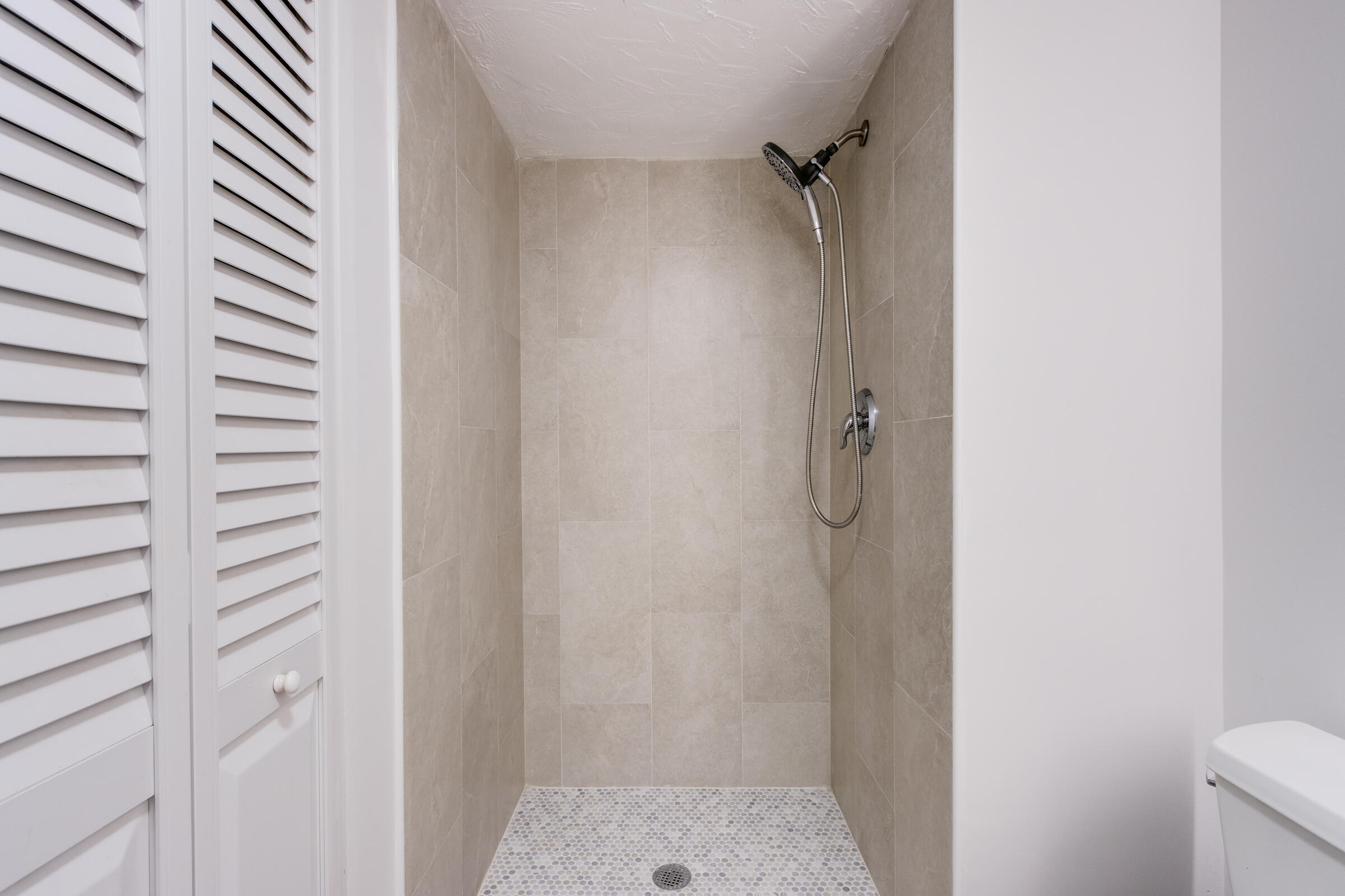 8535 Casa Del Lago, Unit 37E Boca Raton, FL 33433 - Photo 21 of 39 a bathroom with a shower
