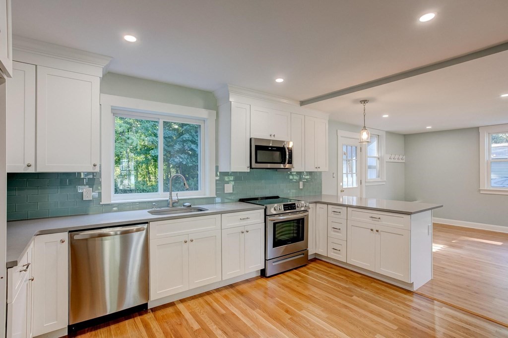 137 Plain Road Westford, MA 01886 - Photo 8 of 21 Gallery Image 8