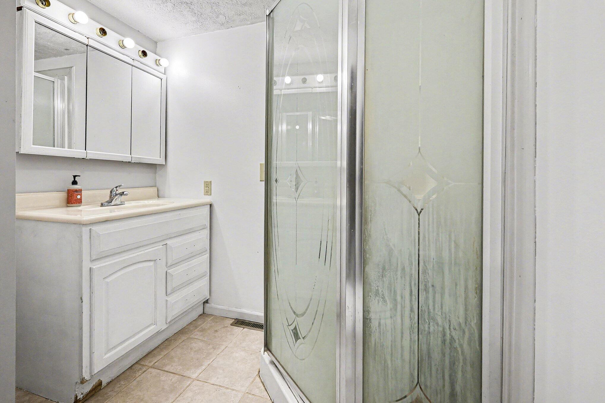 5947 East State Road Hastings, MI 49058 - Photo 11 of 26 014_file_9501