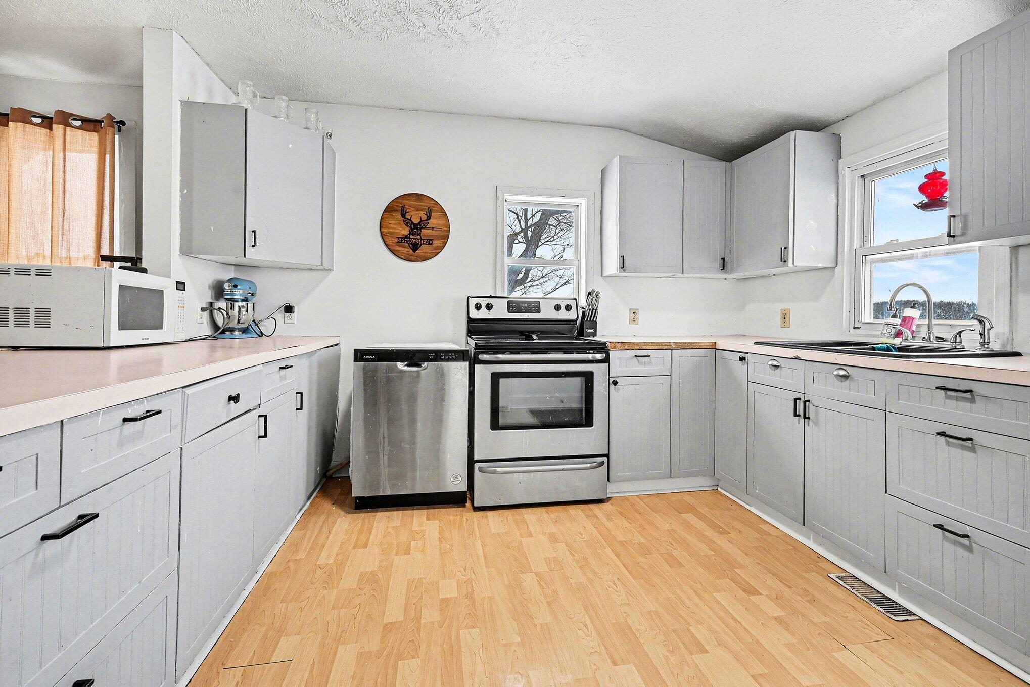 5947 East State Road Hastings, MI 49058 - Photo 5 of 26 011_file_4611