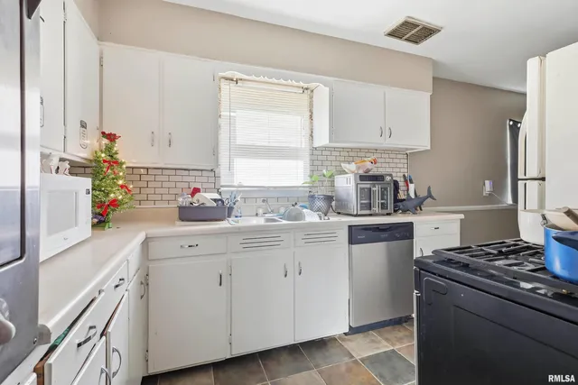 $169,900 | 1628 25th Avenue, Rock Island, IL 61201