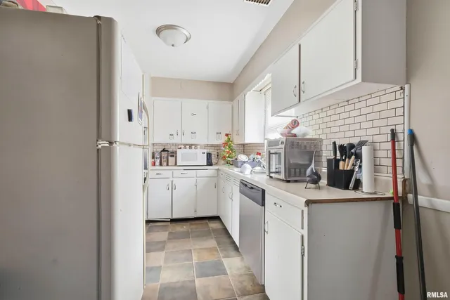 $169,900 | 1628 25th Avenue, Rock Island, IL 61201