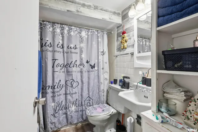 $169,900 | 1628 25th Avenue, Rock Island, IL 61201