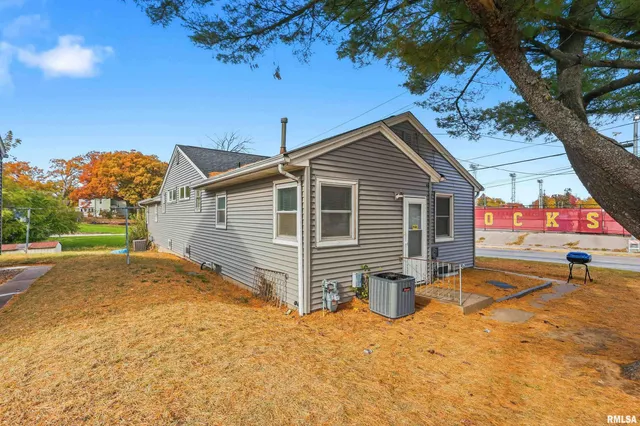 $169,900 | 1628 25th Avenue, Rock Island, IL 61201