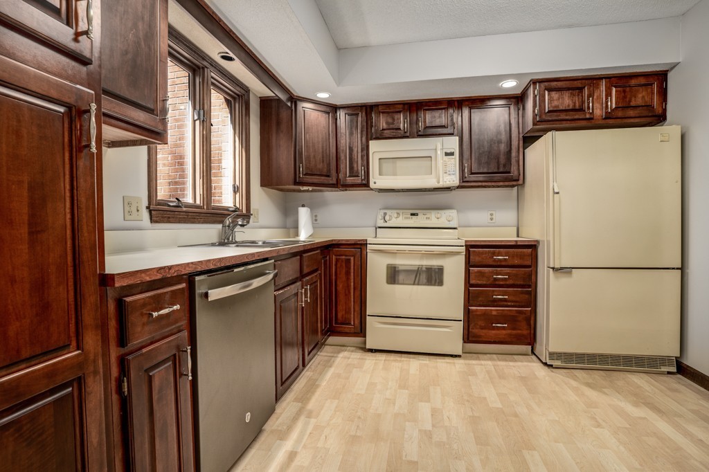 2 Castle Hills Road, Unit F Agawam, MA 01001 - Photo 11 of 30 Gallery Image 11
