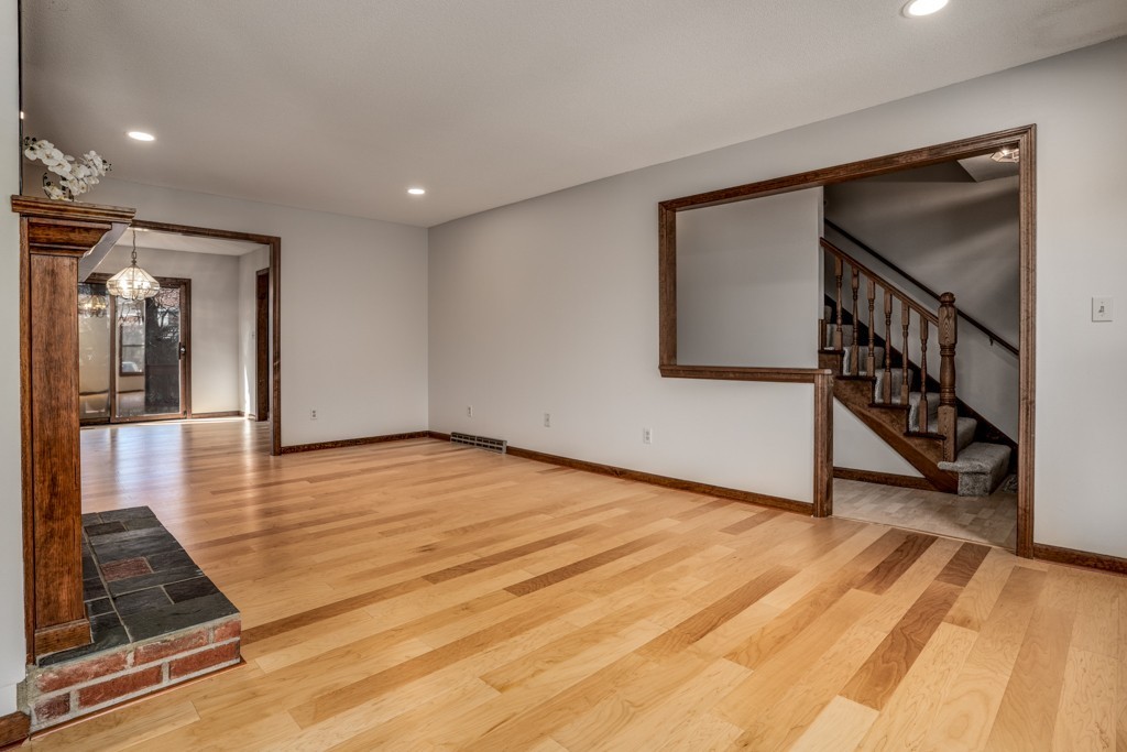 2 Castle Hills Road, Unit F Agawam, MA 01001 - Photo 5 of 30 Gallery Image 5