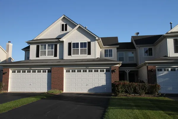 $2,350 | 383 Chesapeake Lane, Oswego, IL 60543