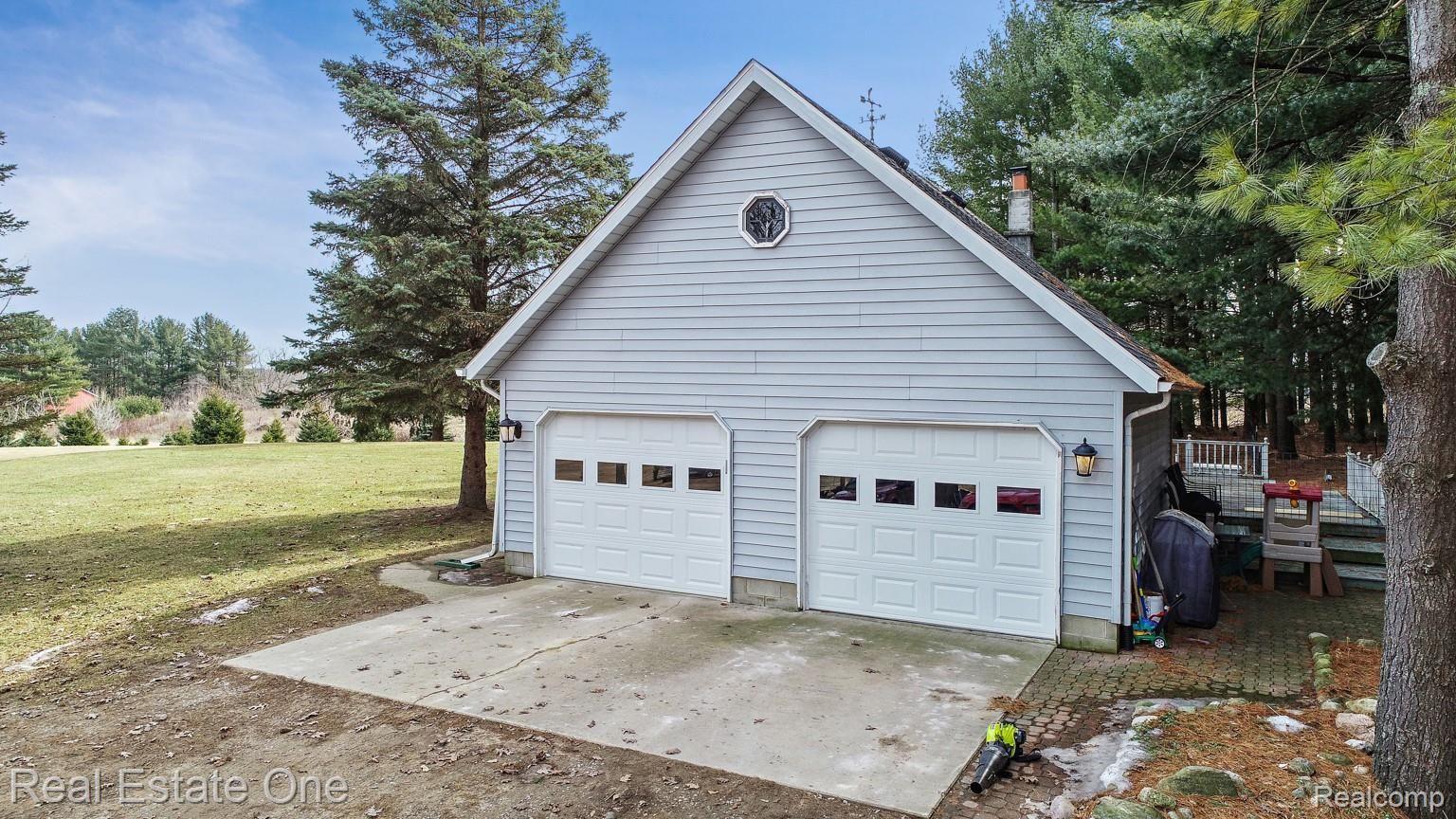 1168 South 5 Lakes Road Lapeer, MI 48446 - Photo 22 of 39 DJI_0046.jpg