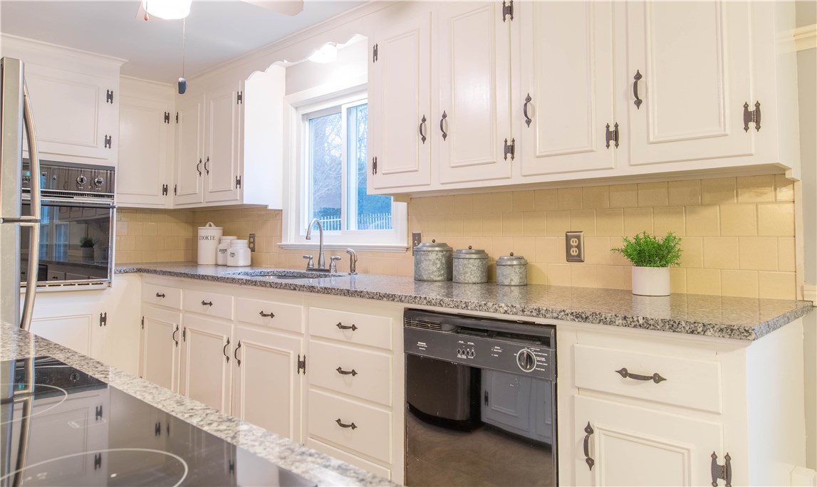 57 Rutherford Avenue Warwick, RI 02886 - Photo 12 of 34 Gallery Image 12