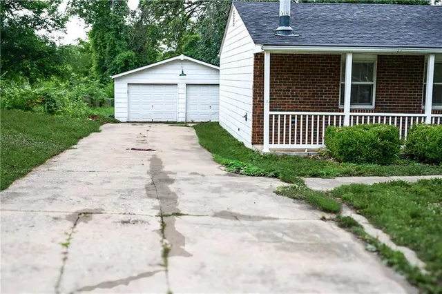 $154,900 | 7940 East 102nd Street, Kansas City, MO 64134