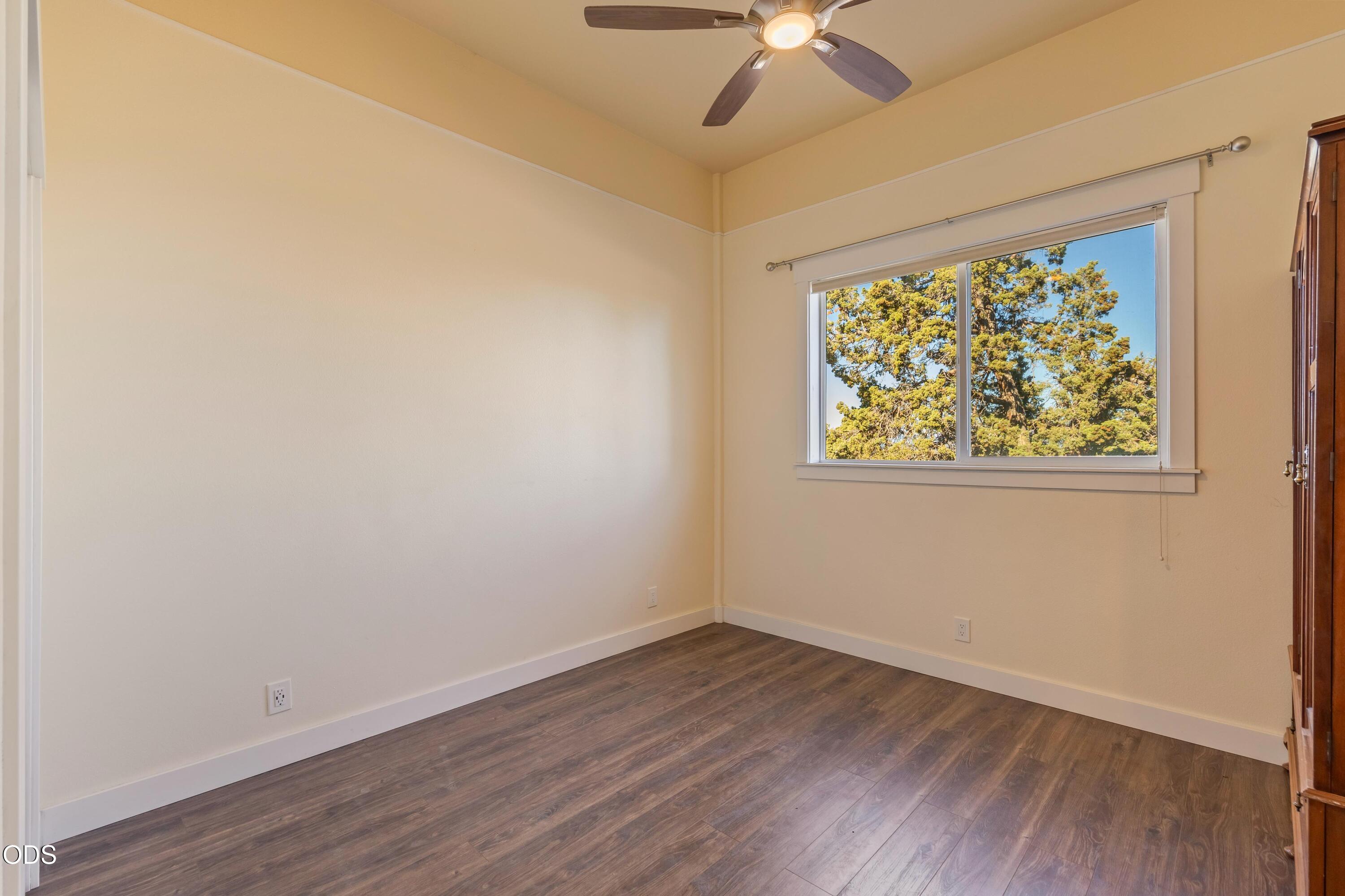 13753 South Sego Lily Road Powell Butte, OR 97753 - Photo 27 of 46 an empty room with a window and a ceiling fan