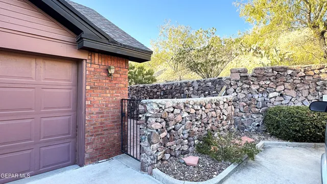 $339,500 | 31 Stratford Hall Circle, El Paso, TX 79912