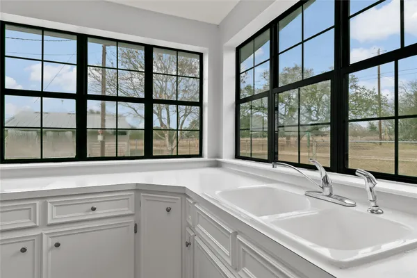 $2,300 | 2736 East State Highway 29, Burnet, TX 78611