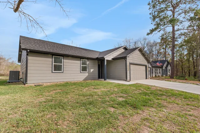 $259,900 | 330 South Pine Harbour Drive, Coldspring, TX 77331