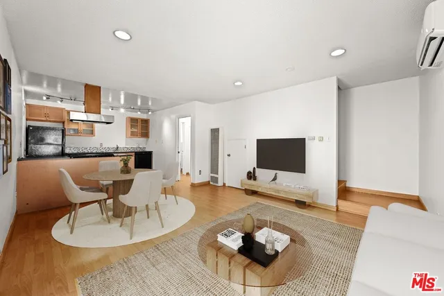 $2,695 | 648 North Grand Avenue, Los Angeles, CA 90012