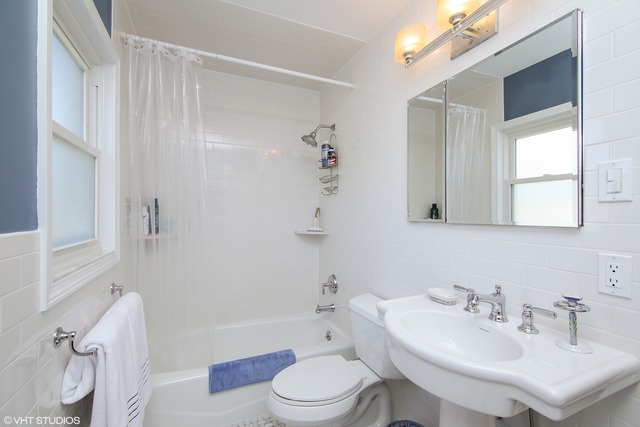638 Hibbard Road Wilmette, IL 60091 - Photo 11 of 17