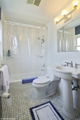 638 Hibbard Road Wilmette, IL 60091 - Photo 12 of 17