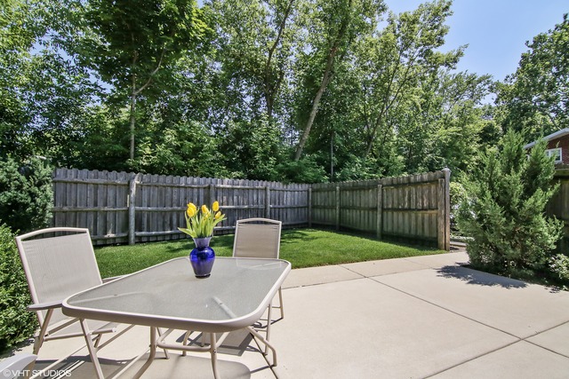638 Hibbard Road Wilmette, IL 60091 - Photo 15 of 17